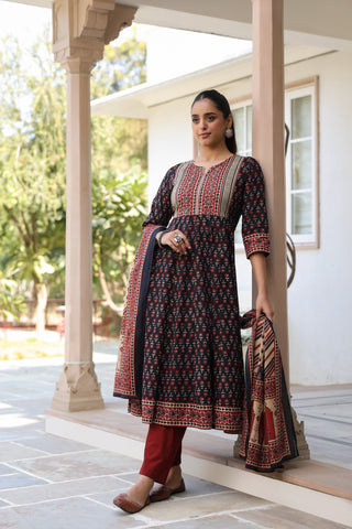 Comfortable pure cotton ethnic kurta and trouser set with dupatta