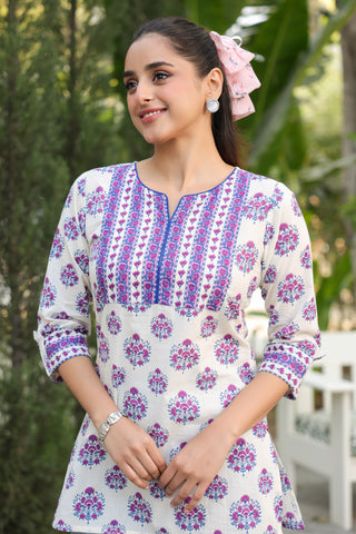 Comfortable round neck ethnic print cotton top for women