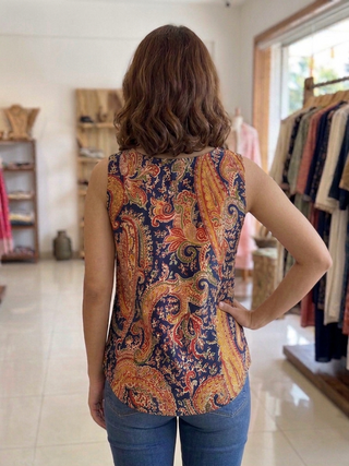 Elegant cotton top with all-over print