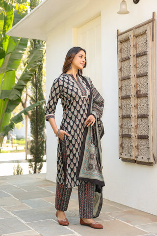 Elegant ethnic printed kurta set for women in cotton