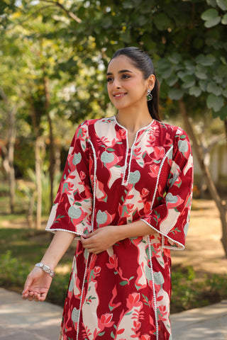 Elegant floral print straight kurta in breathable cotton