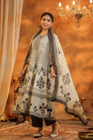 Ethnic Floral Kurta Outfit