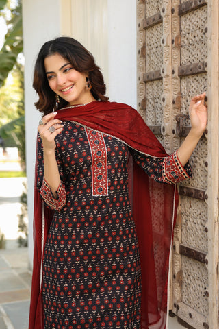 Ethnic cotton kurta set with detailed gotta patti accents