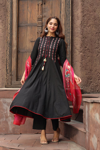Ethnic kurta with dupatta