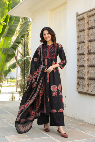 Ethnic motifs printed cotton kurta set with thread embroidery and matching dupatta