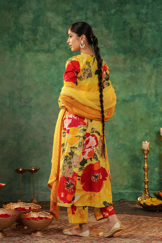 Floral ethnic kurta with dupatta