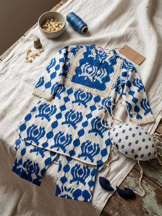 Kids cotton printed tunic and trouser set with lace accents
