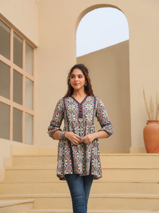 Lightweight cotton printed top