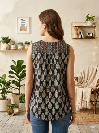 Lightweight cotton top with printed design