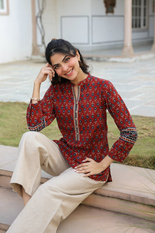 Maroon mandarin collar ethnic top