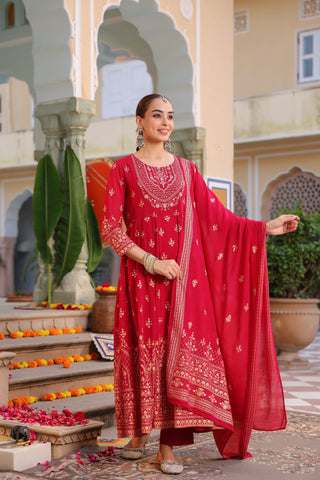 Pink ethnic kurta set with dupatta
