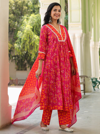Pink floral kurta set for women