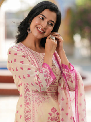 Pink kurta set with elegant print