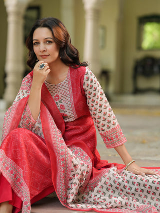 Printed kurta set with muslin dupatta