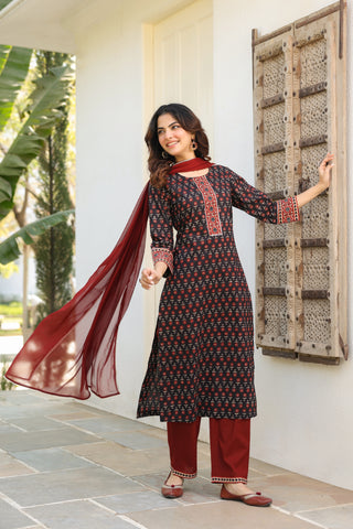 Pure cotton kurta trousers set with gotta patti detailing