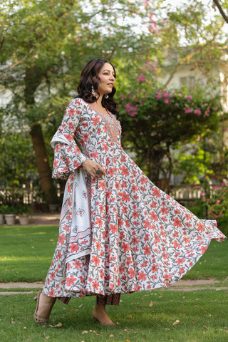Regular fit floral printed cotton kurta set with sequin embellishment