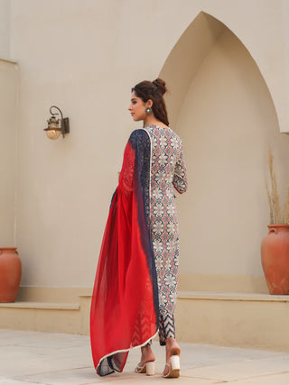 Regular fit printed kurta set