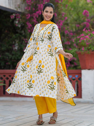 Women Floral Printed Regular Pure Cotton Kurta & Trousers With Dupatta