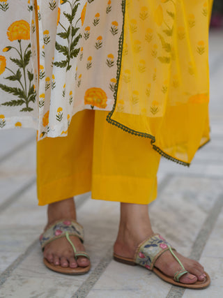 Women Floral Printed Regular Pure Cotton Kurta & Trousers With Dupatta