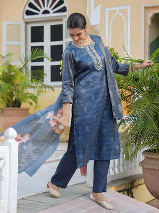 Women Floral Printed Regular Thread Work Pure Cotton Kurta with Trousers & With Dupatta