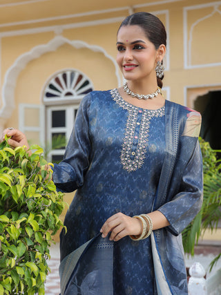 Women Floral Printed Regular Thread Work Pure Cotton Kurta with Trousers & With Dupatta