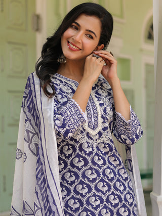 Women Printed Pure Cotton Kurta with Trousers & With Dupatta