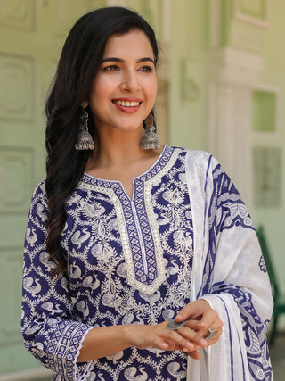 Women Printed Pure Cotton Kurta with Trousers & With Dupatta