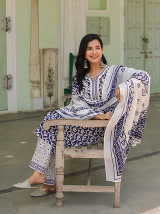 Women Printed Pure Cotton Kurta with Trousers & With Dupatta