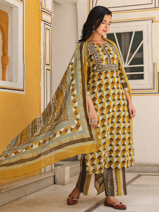 Women Printed Regular Pure Cotton Kurta with Trousers & Dupatta