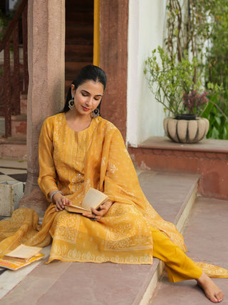 Ethnic Motifs Printed Chanderi Cotton Kurta With Trousers & Dupatta