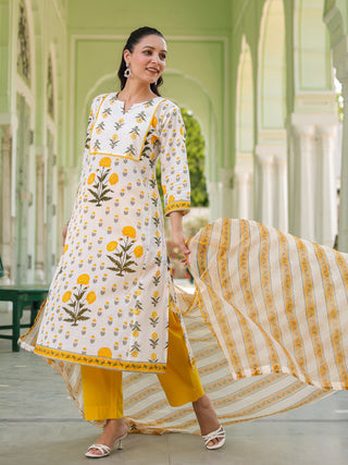 Women Floral Printed Regular Pure Cotton Kurta with Trousers & With Dupatta