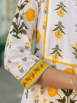 Women Floral Printed Regular Pure Cotton Kurta with Trousers & With Dupatta