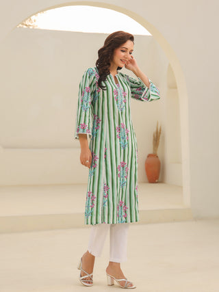 Women Strip Printed Pure Cotton Kurta