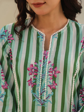 Women Strip Printed Pure Cotton Kurta