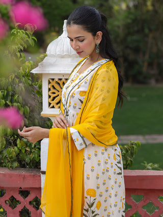 Women Floral Printed Regular Pure Cotton Kurta & Trousers With Dupatta