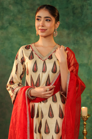 Women Ethnic Motifs Printed Regular Beads and Stones Kurta with Trousers & With Dupatta