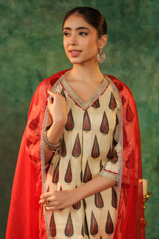 Women Ethnic Motifs Printed Regular Beads and Stones Kurta with Trousers & With Dupatta