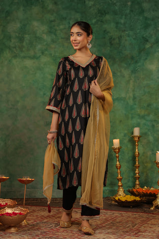 Women Ethnic Motifs Printed Regular Kurta with Trousers & With Dupatta