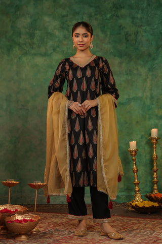 Women Ethnic Motifs Printed Regular Kurta with Trousers & With Dupatta