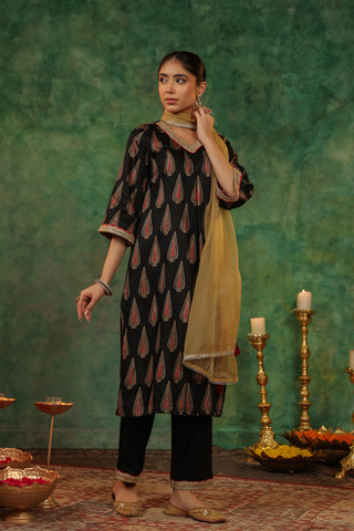 Women Ethnic Motifs Printed Regular Kurta with Trousers & With Dupatta