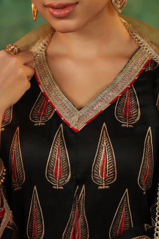 Women Ethnic Motifs Printed Regular Kurta with Trousers & With Dupatta