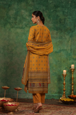 Ethnic Motifs Printed Straight Sequinned Kurta with Trousers & Dupatta