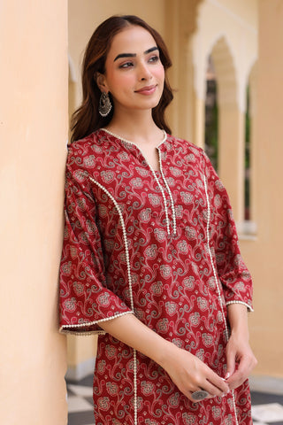 Women Floral Printed Round Neck Pure Cotton Straight Kurta
