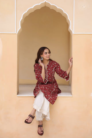 Women Floral Printed Round Neck Pure Cotton Straight Kurta