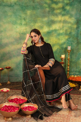 black solid anarkali kurta organza dupatta