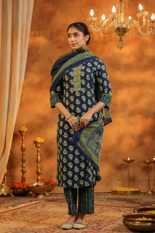 Women Floral Printed Regular Pure Cotton Kurta with Trousers & With Dupatta