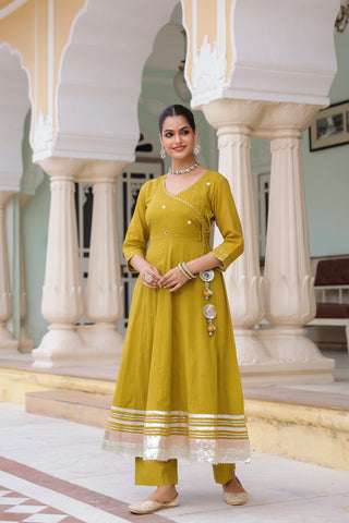 Women Floral Pure Cotton Kurta with Trousers & With Dupatta