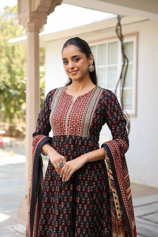 Soft pure cotton kurta set with ethnic motif detailing