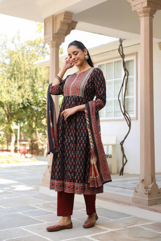 Stylish cotton kurta set featuring traditional ethnic patterns
