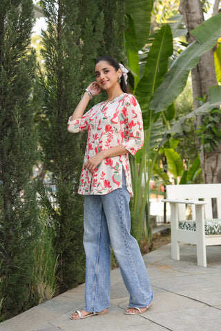 Stylish floral printed cotton top with round neck design